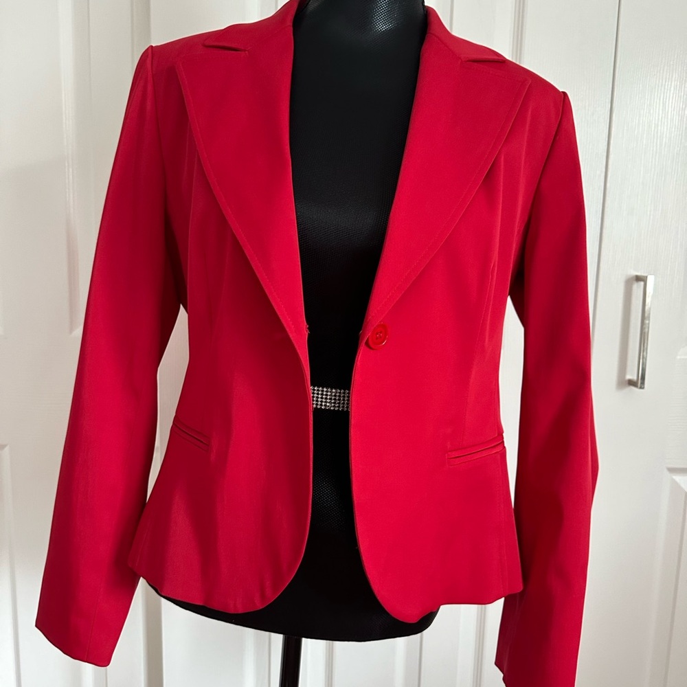 Pillar-box red fully lined jacket. Jax Sport. Size 10.